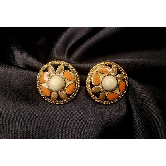 Rare Find Vintage TRIFARI 1980's Signed Pink Grey Flower Pearl Earrings - Picture 2 of 4